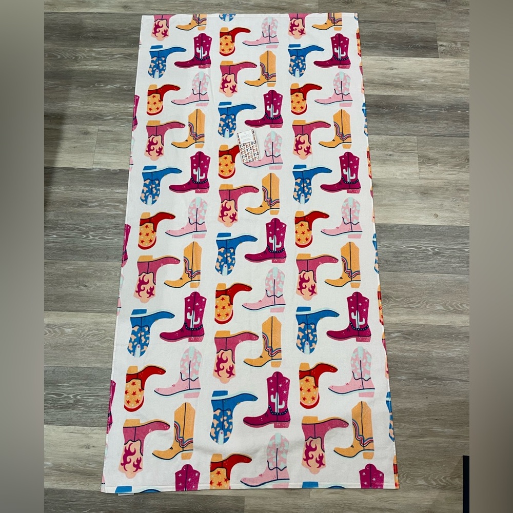 Crown & Ivy Coastal Cowboy Cowgirl Boot Beach Towel Oversized 36” x 72” Belk